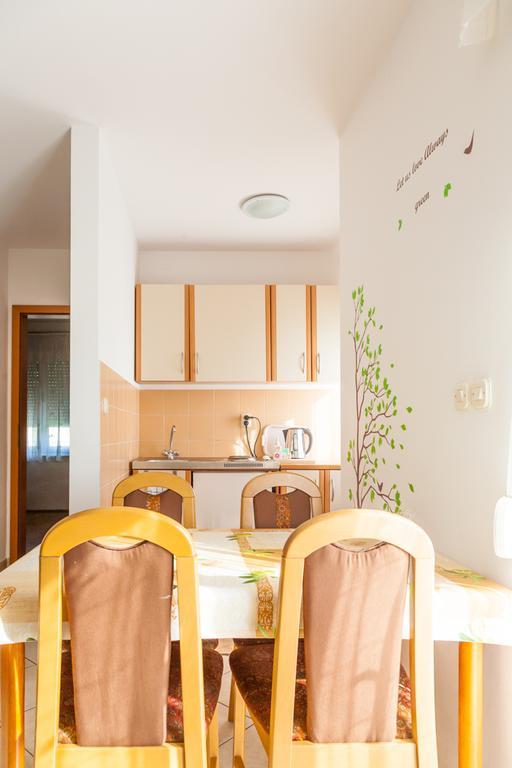 Apartments Villa Lilly Pola Esterno foto
